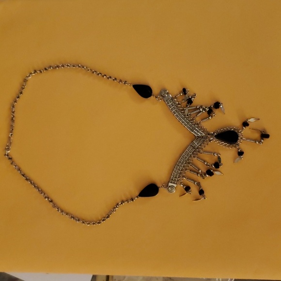 Silver and black stone necklace and bracelet set - Picture 3 of 4